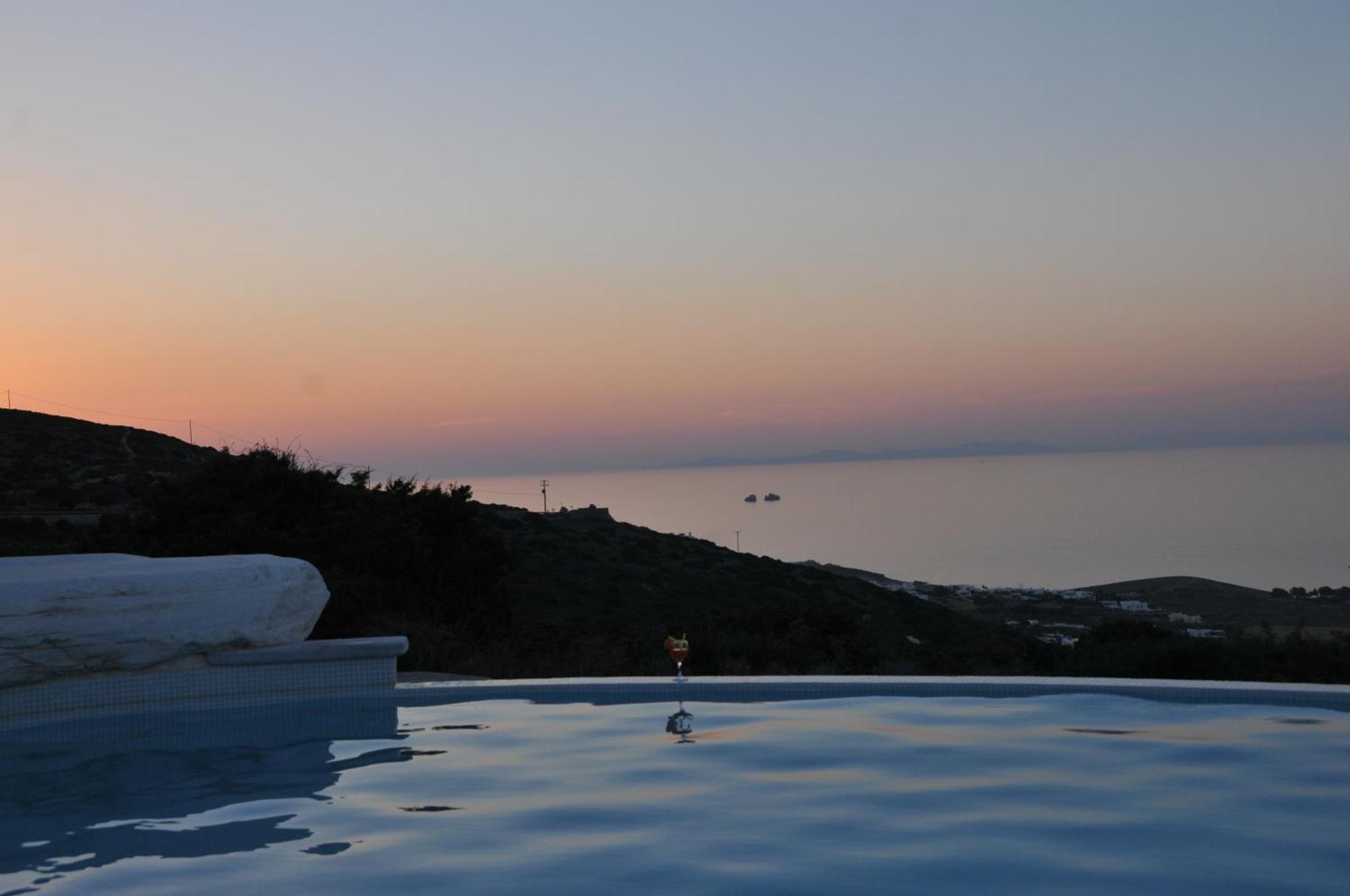 Villa Aeolos With 2 Private Pools Sarakiniko  Luaran gambar